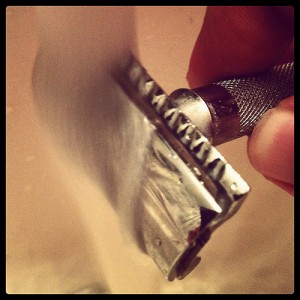 Straight Razor vs Safety Razor: Pros and Cons